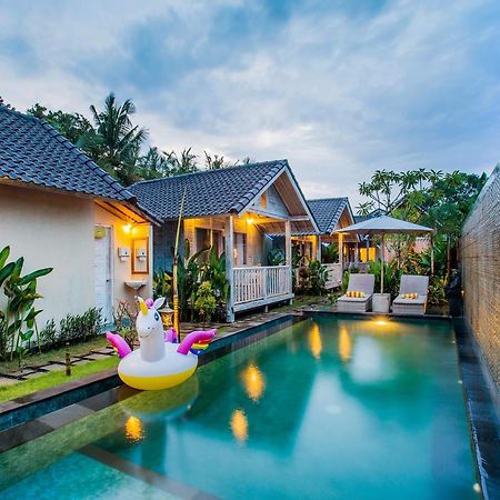 Готель The Syron Huts Lembongan Екстер'єр фото