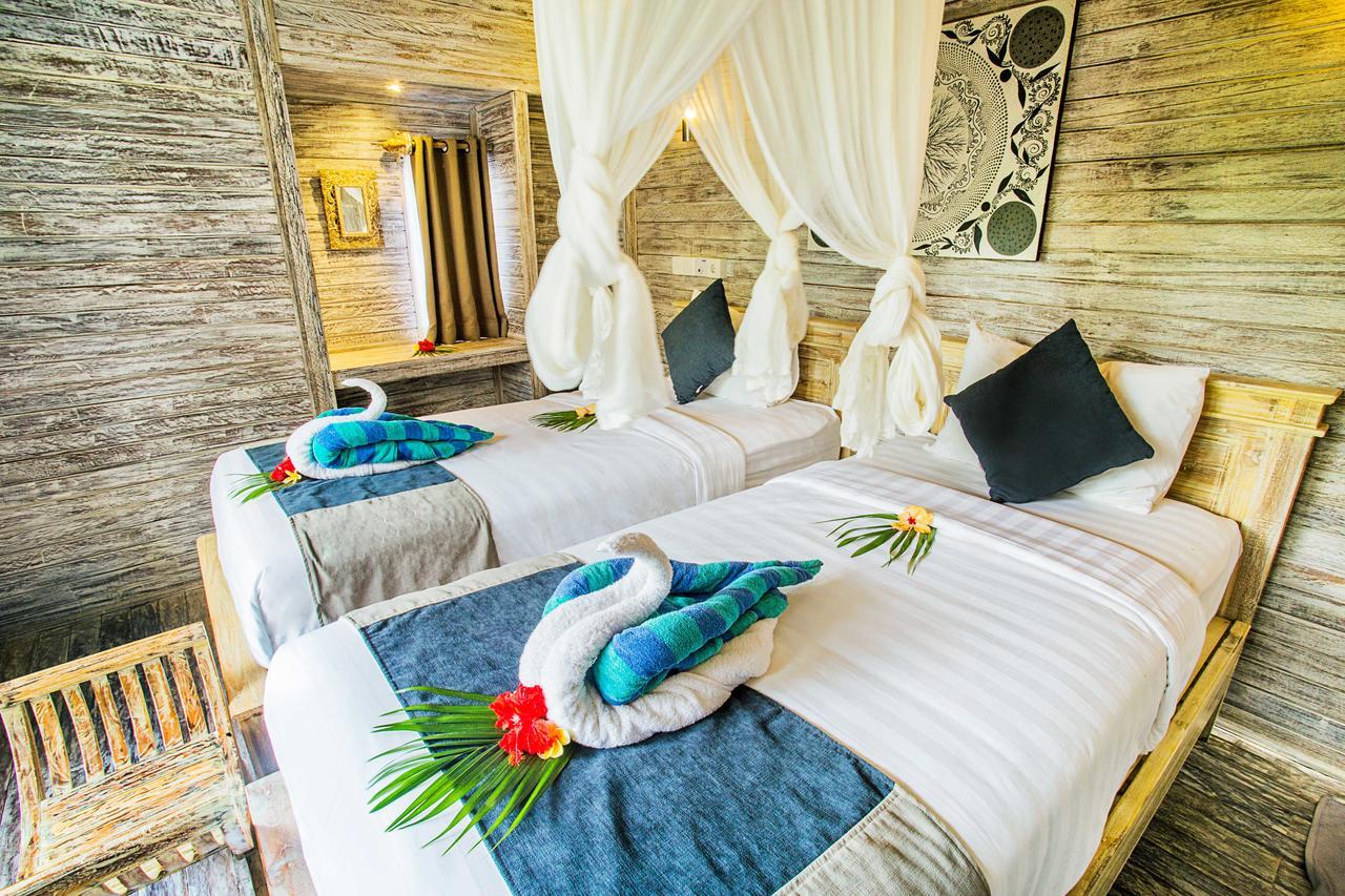 Готель The Syron Huts Lembongan Екстер'єр фото