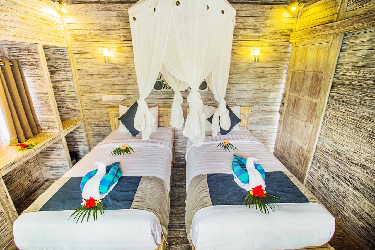Готель The Syron Huts Lembongan Екстер'єр фото