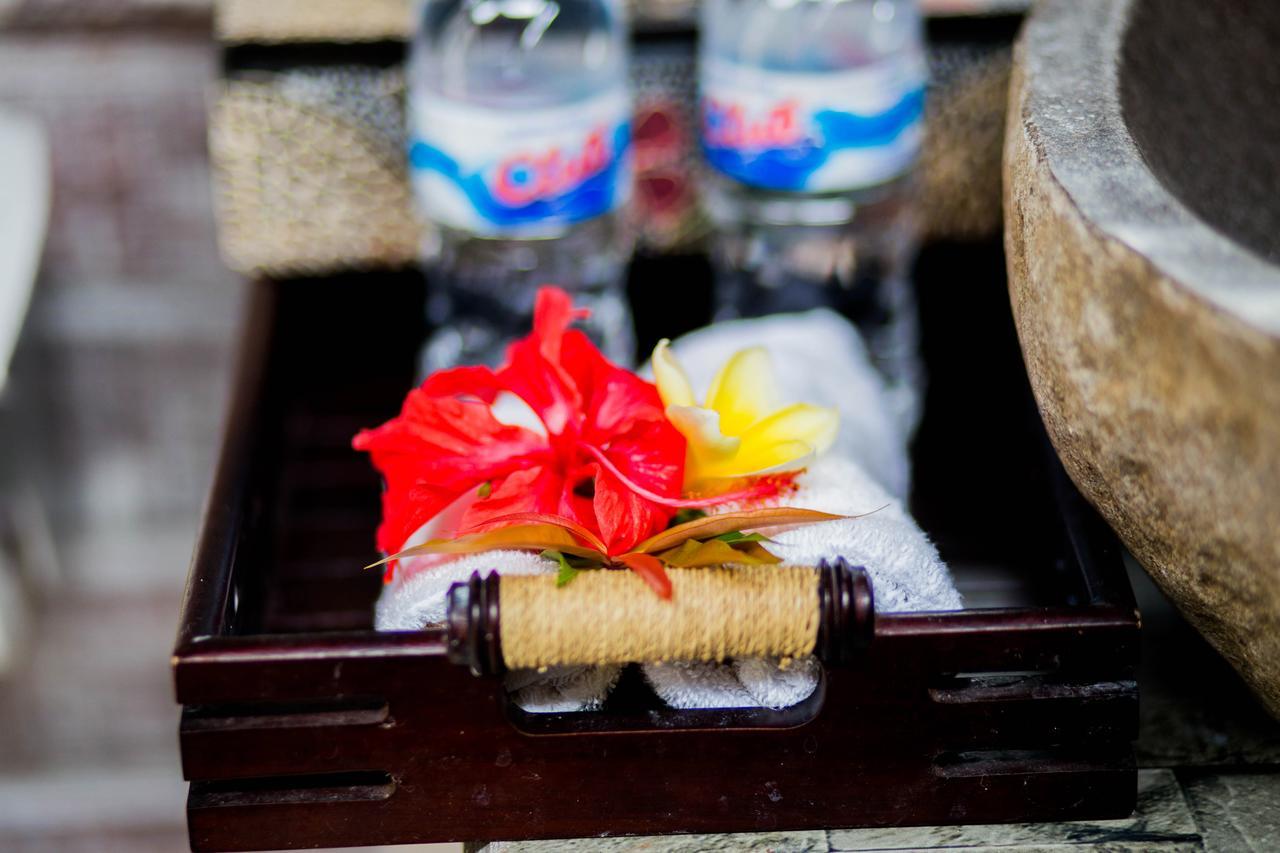 Готель The Syron Huts Lembongan Екстер'єр фото