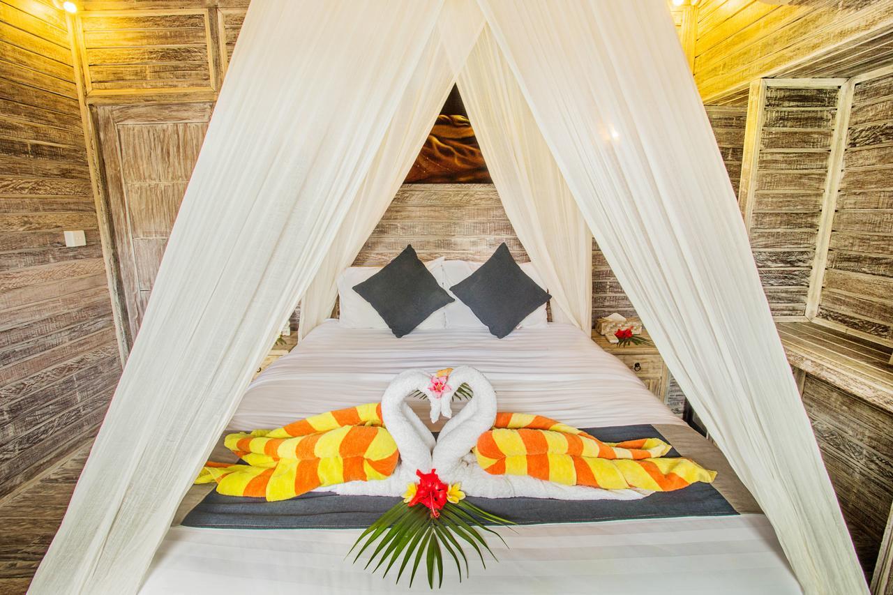 Готель The Syron Huts Lembongan Екстер'єр фото
