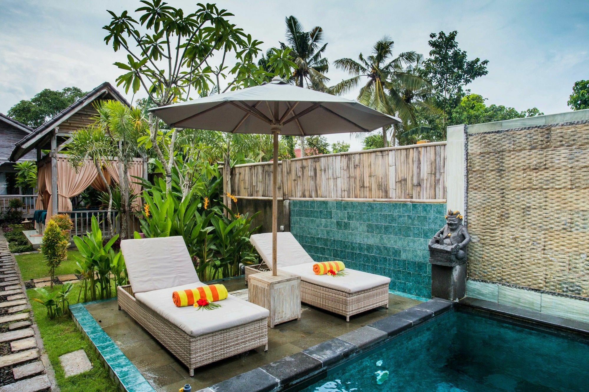 Готель The Syron Huts Lembongan Екстер'єр фото